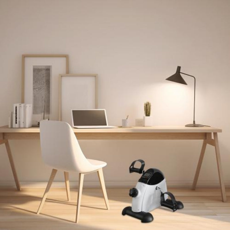 Mini Exercise Bike For Home Rehabilitation Training, With A Maximum Load Of 120 Kg And An Electronic Display And Instep Straps